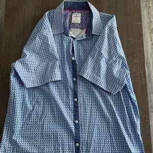 Mens shirt sleeve button down shirt